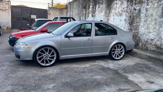 VOLKSWAGEN BORA 2.0 MI 8V GASOLINA 4P TIPTRONIC